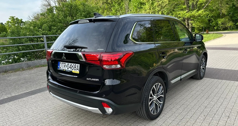 Mitsubishi Outlander cena 79900 przebieg: 210000, rok produkcji 2017 z Wrocław małe 596